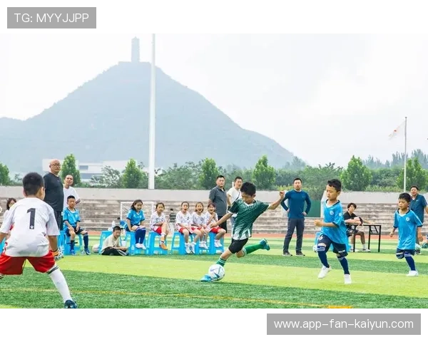 特色足球赛事“创新模式”频出，激发青少年足球创新活力，校园足球创新赛制的运用与推广